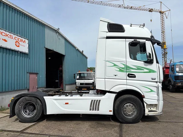 Mercedes-Benz Actros 1845 LS BIGSPACE (RETARDER / EURO 5 / TELLIGENT GEARBOX / FULL SPOILERSET / 2x DIESELTANK / AIRCONDITIONING) - Trekkvogn: bilde 4 Mercedes-Benz Actros 1845 LS BIGSPACE (RETARDER / EURO 5 / TELLIGENT GEARBOX / FULL SPOILERSET / 2x DIESELTANK / AIRCONDITIONING) - Trekkvogn: bilde 4