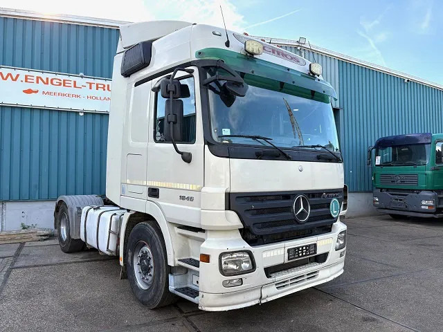 Mercedes-Benz Actros 1846 LS (MP2) (EPS WITH CLUTCH / RETARDER / 3-PEDALS/ AIRCONDITIONING / ETC) - Trekkvogn: bilde 2 Mercedes-Benz Actros 1846 LS (MP2) (EPS WITH CLUTCH / RETARDER / 3-PEDALS/ AIRCONDITIONING / ETC) - Trekkvogn: bilde 2