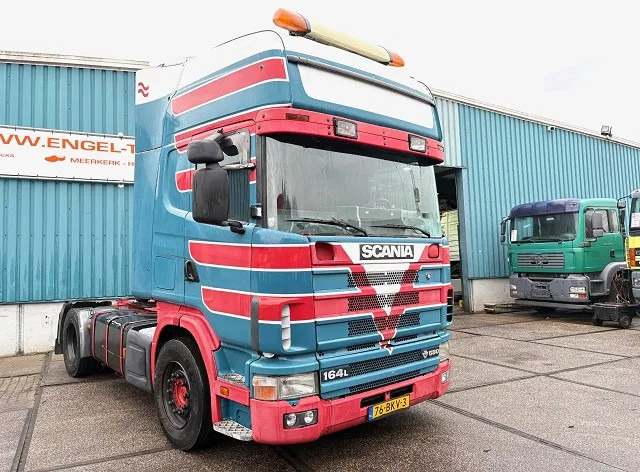 Scania R164-580 V8 TOPLINE COLLECTORS ITEM!! / APK 10-2026!! (12+2 MANUAL GEARBOX / RETARDER / AIRCONDITIONING / 2x TANK / ETC.) - Trekkvogn: bilde 2 Scania R164-580 V8 TOPLINE COLLECTORS ITEM!! / APK 10-2026!! (12+2 MANUAL GEARBOX / RETARDER / AIRCONDITIONING / 2x TANK / ETC.) - Trekkvogn: bilde 2