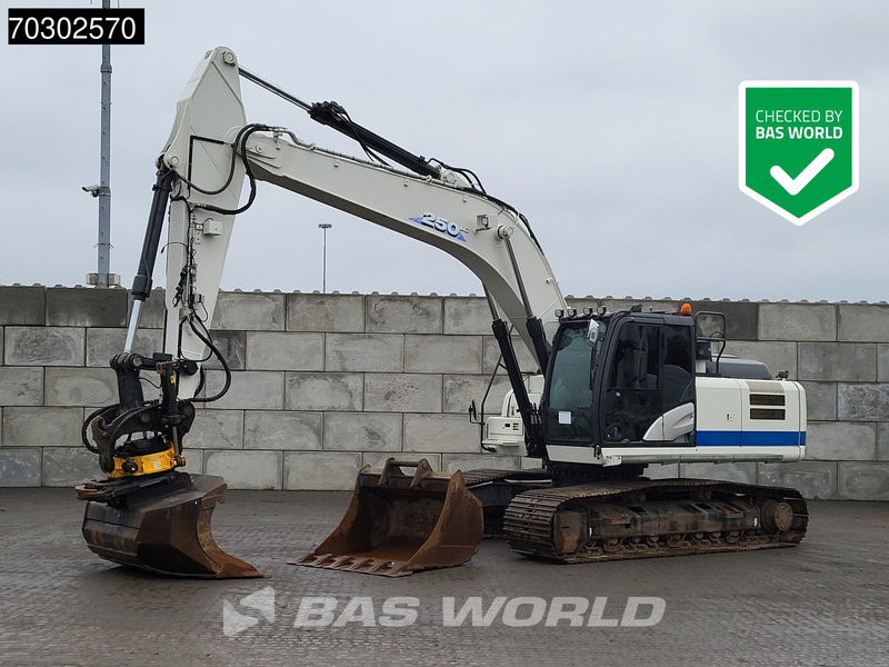 Hitachi ZX250 LC -6 Engcon - 2 Buckets - Beltegraver: bilde 1 Hitachi ZX250 LC -6 Engcon - 2 Buckets - Beltegraver: bilde 1