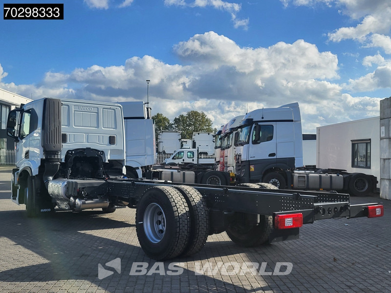 Iveco S-Way 340 4X2 NEW! Chassis Automatic Navi LED Euro 6 - Chassis lastebil: bilde 2 Iveco S-Way 340 4X2 NEW! Chassis Automatic Navi LED Euro 6 - Chassis lastebil: bilde 2