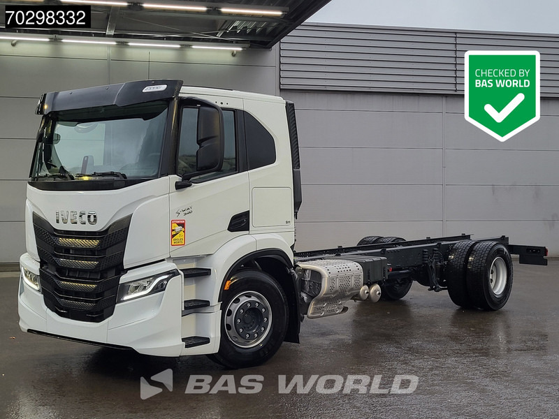 Iveco S-Way 340 4X2 NEW chassis! Automatic Navi ACC LED Euro 6 - Chassis lastebil: bilde 1 Iveco S-Way 340 4X2 NEW chassis! Automatic Navi ACC LED Euro 6 - Chassis lastebil: bilde 1