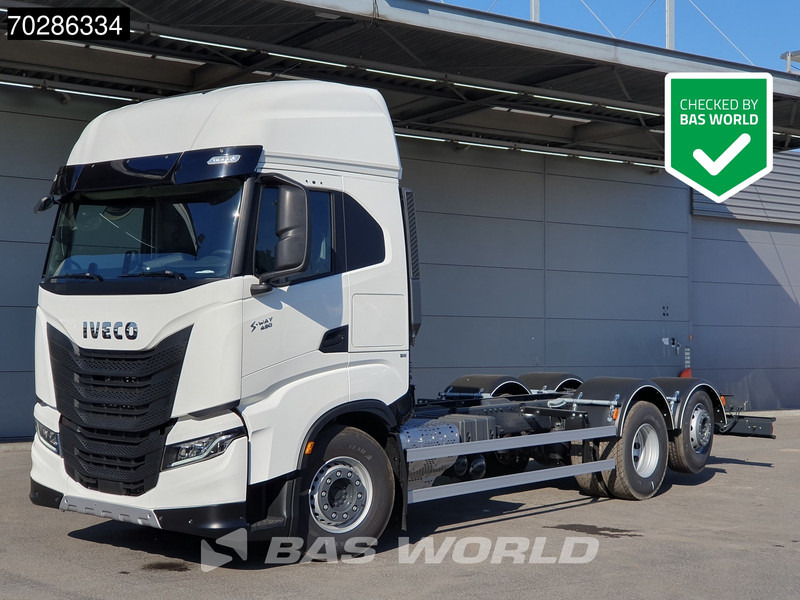 Iveco S-Way 490 6X2 NEW chassis! Retarder Standklima Lift+lenkasche PTO preparation LED Navi ACC Euro 6 - Chassis lastebil: bilde 1 Iveco S-Way 490 6X2 NEW chassis! Retarder Standklima Lift+lenkasche PTO preparation LED Navi ACC Euro 6 - Chassis lastebil: bilde 1