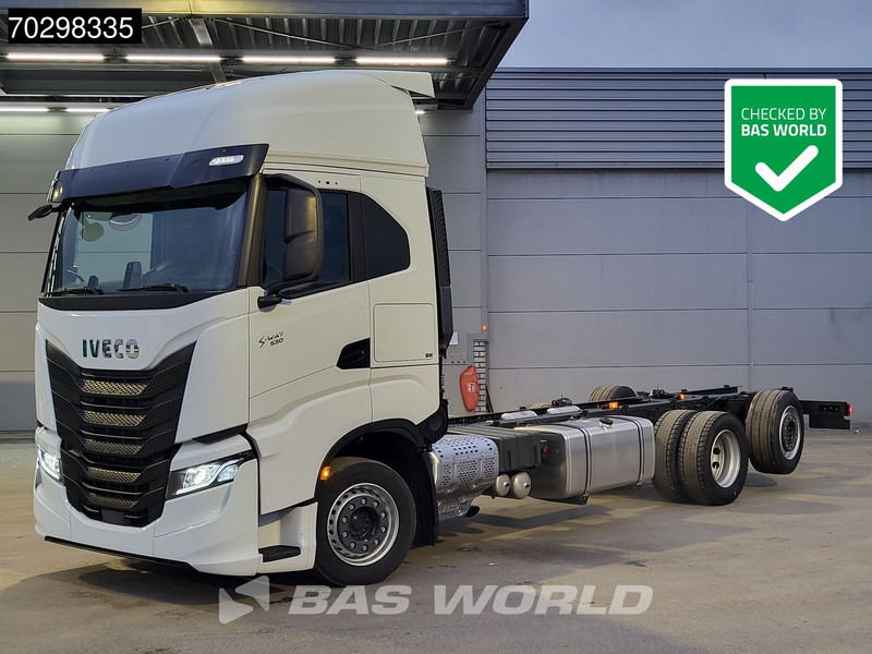 Iveco S-Way 530 6X2 NEW chassis! Retarder Standairco Lift+Steering-Axle Automatic LED ACC Euro 6 - Chassis lastebil: bilde 1 Iveco S-Way 530 6X2 NEW chassis! Retarder Standairco Lift+Steering-Axle Automatic LED ACC Euro 6 - Chassis lastebil: bilde 1