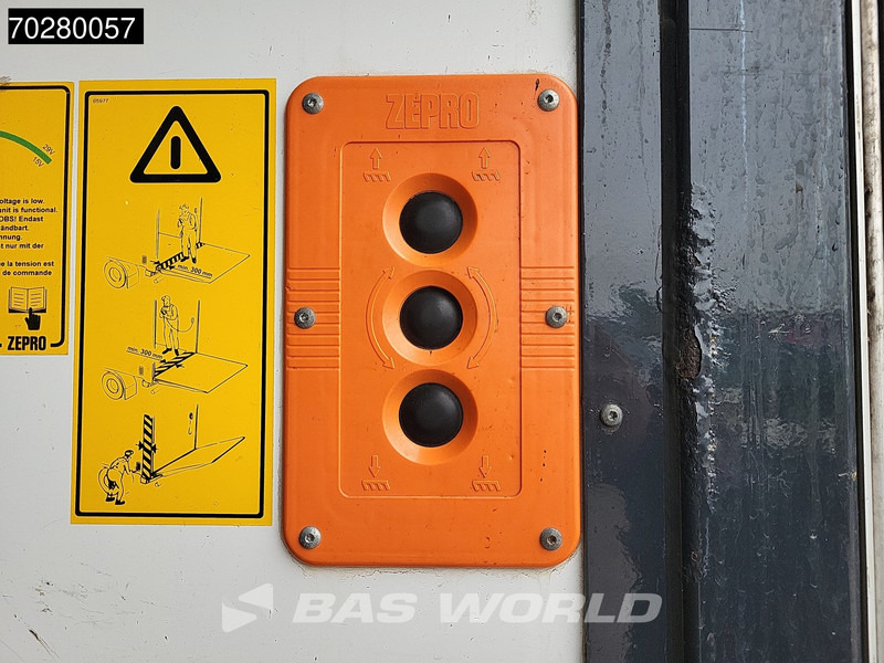 Skapbil Mercedes-Benz Antos 1827 4X2 18tonner ADR Ladebordwand boxheater Euro 6: bilde 16