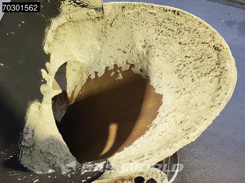 Mercedes-Benz Axor 3240 8X4 9m3 Liebherr mixer Steel suspension Manual Euro 5 - Betongbil: bilde 5 Mercedes-Benz Axor 3240 8X4 9m3 Liebherr mixer Steel suspension Manual Euro 5 - Betongbil: bilde 5