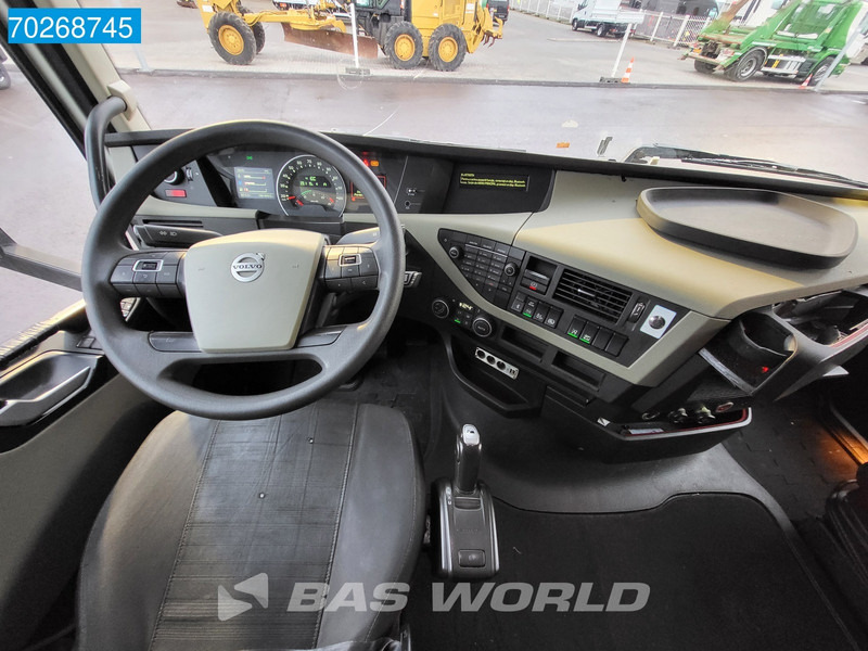 Interior photo 1: Trekkvogn Volvo FH 460 4X2 XL Retarder 2x Tanks Xenon