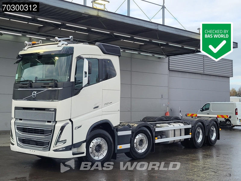 Volvo FH16 750 FH16 8X4 NEW 8x4 chassis! Air suspension Big-Axle Automatic VEB+ Euro 6 - Chassis lastebil: bilde 1 Volvo FH16 750 FH16 8X4 NEW 8x4 chassis! Air suspension Big-Axle Automatic VEB+ Euro 6 - Chassis lastebil: bilde 1