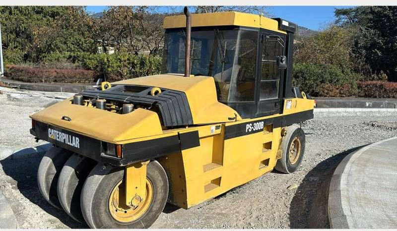 Caterpillar PS300B - Gummihjuls vals: bilde 2 Caterpillar PS300B - Gummihjuls vals: bilde 2