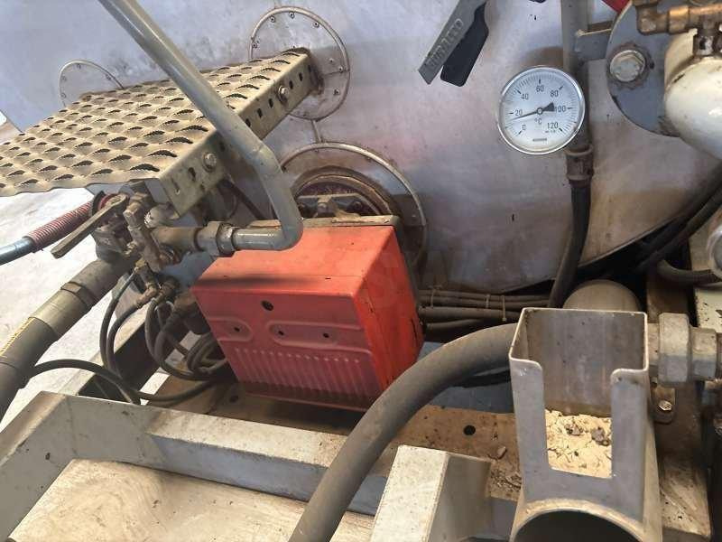 Mercedes 410 A EMULSION + TREMI GRAVILLON - Bitumensprøyte: bilde 5 Mercedes 410 A EMULSION + TREMI GRAVILLON - Bitumensprøyte: bilde 5