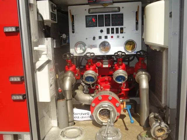 MAN LE 220C GODIVA POMP 2000 LITER TANK,MANUAL GEARBOX - Brannbil: bilde 4 MAN LE 220C GODIVA POMP 2000 LITER TANK,MANUAL GEARBOX - Brannbil: bilde 4