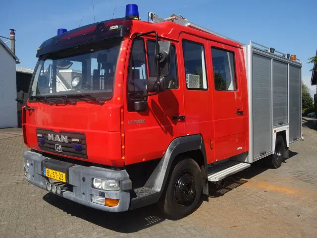MAN LE 220C GODIVA POMP 2000 LITER TANK,MANUAL GEARBOX - Brannbil: bilde 1 MAN LE 220C GODIVA POMP 2000 LITER TANK,MANUAL GEARBOX - Brannbil: bilde 1