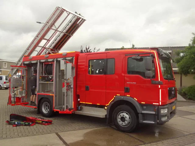MAN TGM 15.250 FIRE TRUCK,2000 LITER TANK, FOAM TANK, AIRCO,WITH EQUIPMENT - Brannbil: bilde 1 MAN TGM 15.250 FIRE TRUCK,2000 LITER TANK, FOAM TANK, AIRCO,WITH EQUIPMENT - Brannbil: bilde 1