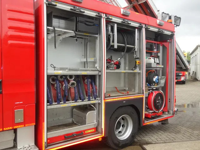 MAN TGM 15.250 FIRE TRUCK,2000 LITER TANK, FOAM TANK, AIRCO,WITH EQUIPMENT - Brannbil: bilde 2 MAN TGM 15.250 FIRE TRUCK,2000 LITER TANK, FOAM TANK, AIRCO,WITH EQUIPMENT - Brannbil: bilde 2
