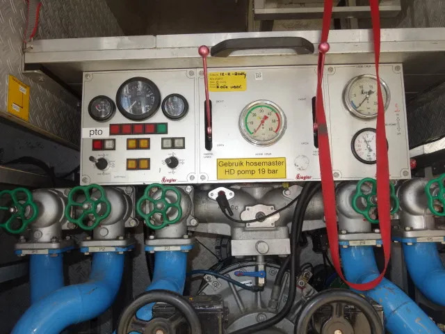 Mercedes-Benz Actros 1831 4X4 ZIEGLER BOMBEROS POMP,2500 L TANK - Brannbil: bilde 4 Mercedes-Benz Actros 1831 4X4 ZIEGLER BOMBEROS POMP,2500 L TANK - Brannbil: bilde 4