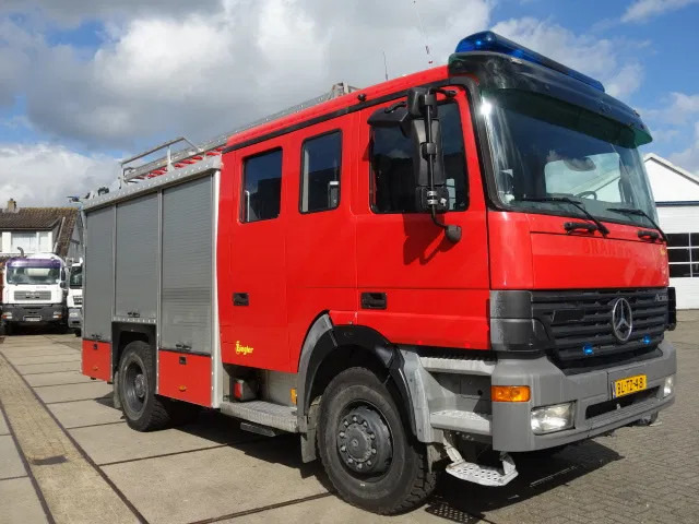 Mercedes-Benz Actros 1831 4X4 ZIEGLER BOMBEROS POMP,2500 L TANK - Brannbil: bilde 2 Mercedes-Benz Actros 1831 4X4 ZIEGLER BOMBEROS POMP,2500 L TANK - Brannbil: bilde 2