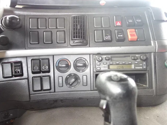 Volvo FM 12 18500liter tank,AIRCO,MANUAL GEARBOX - Tankbil: bilde 4 Volvo FM 12 18500liter tank,AIRCO,MANUAL GEARBOX - Tankbil: bilde 4