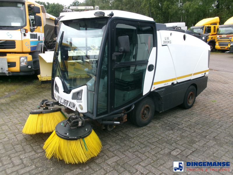 Johnston C202 compact street sweeper - Feiebil: bilde 1 Johnston C202 compact street sweeper - Feiebil: bilde 1