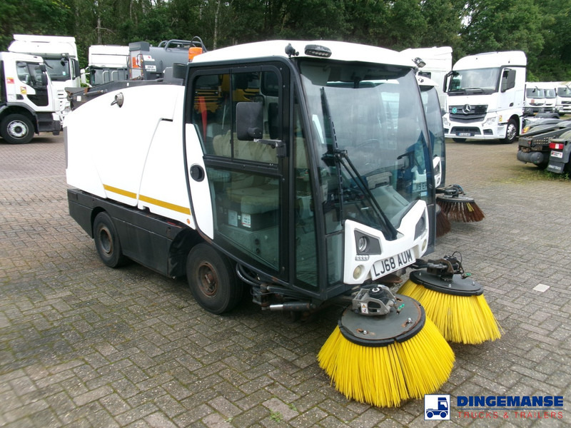 Johnston C202 compact street sweeper - Feiebil: bilde 2 Johnston C202 compact street sweeper - Feiebil: bilde 2