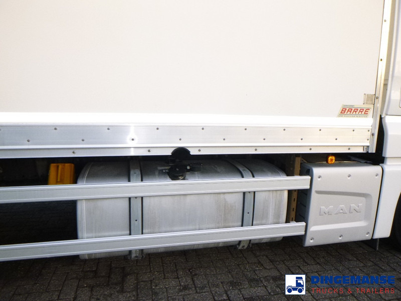 Skapbil MAN TGX 26.440 6X2 high volume + Fruehauf closed box trailer: bilde 12