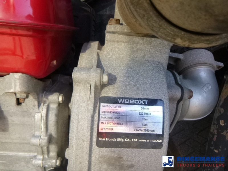 Vakuum lastebil Mercedes-Benz Axor 3236 8x4 RHD vacuum tank: bilde 8