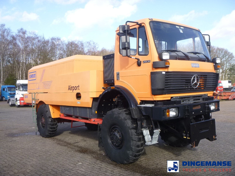 Mercedes-Benz SK 2031 4x4x4 Schmidt CJS9 airport sweeper snow plough - Brøytebil: bilde 5 Mercedes-Benz SK 2031 4x4x4 Schmidt CJS9 airport sweeper snow plough - Brøytebil: bilde 5