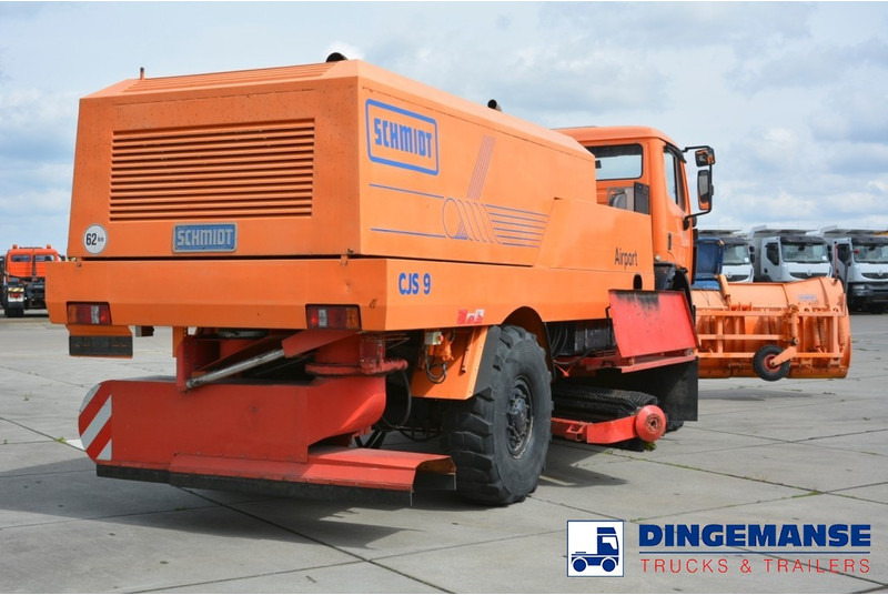 Mercedes-Benz SK 2031 4x4x4 Schmidt CJS9 airport sweeper snow plough - Brøytebil: bilde 3 Mercedes-Benz SK 2031 4x4x4 Schmidt CJS9 airport sweeper snow plough - Brøytebil: bilde 3