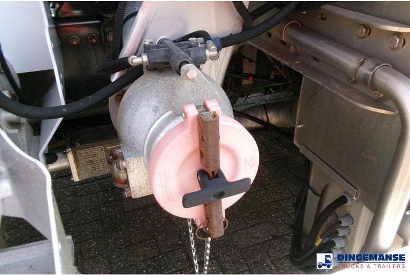 Leie Renault Premium 270 4x2 fuel tank 13.7 m3 / 4 comp Renault Premium 270 4x2 fuel tank 13.7 m3 / 4 comp: bilde 12