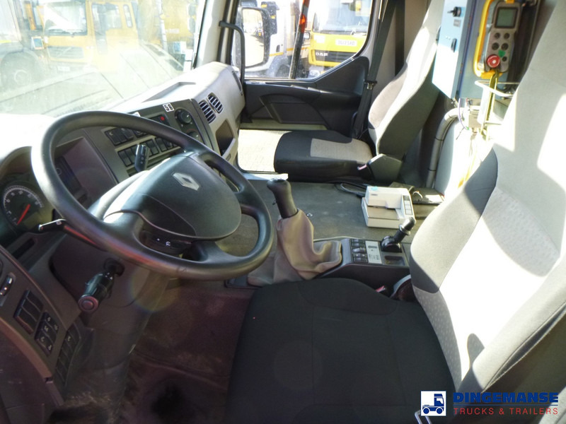 Interior photo 1: Leie Renault Premium 280 dxi 4x2 gas tank 19.2 m3 Renault Premium 280 dxi 4x2 gas tank 19.2 m3