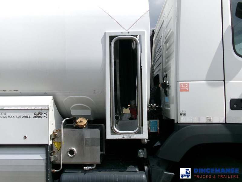 Volvo FM 380 6X2 fuel tank 20.6 m3 / 4 comp - Tankbil: bilde 5 Volvo FM 380 6X2 fuel tank 20.6 m3 / 4 comp - Tankbil: bilde 5