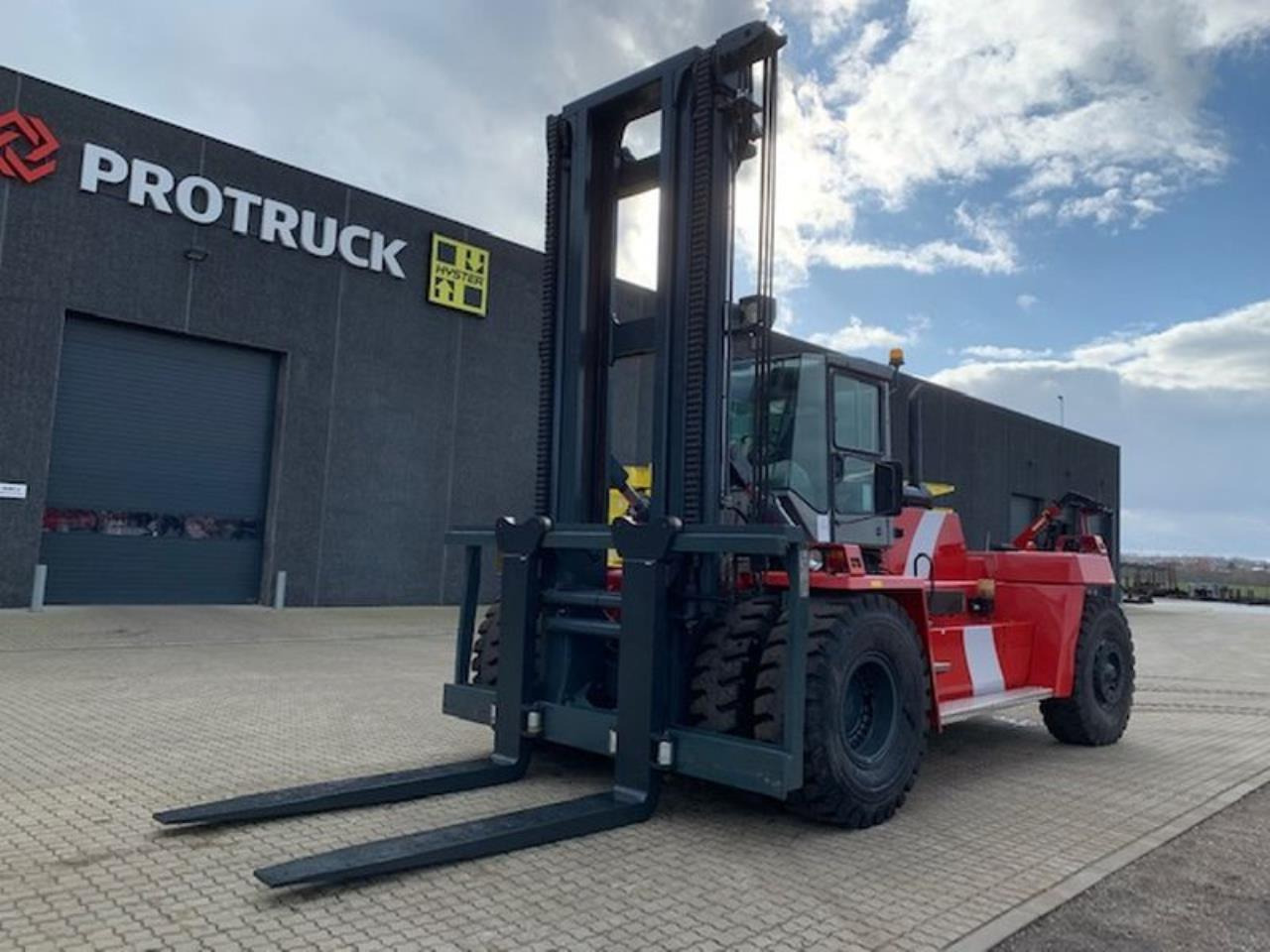 Kalmar DCD320-12LB - Dieseltruck: bilde 2 Kalmar DCD320-12LB - Dieseltruck: bilde 2