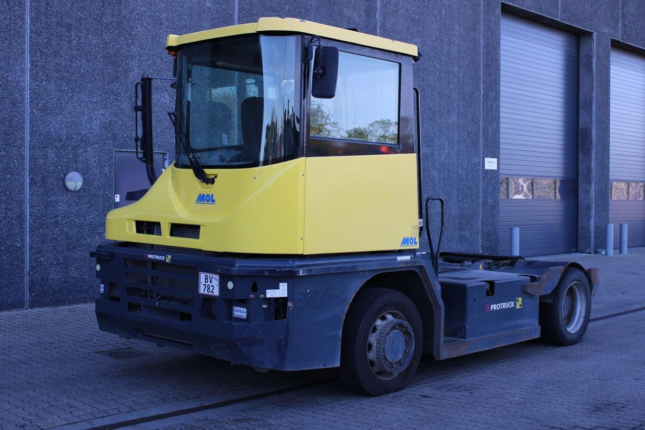 MOL RM255 4X4 - Terminaltraktor: bilde 2 MOL RM255 4X4 - Terminaltraktor: bilde 2