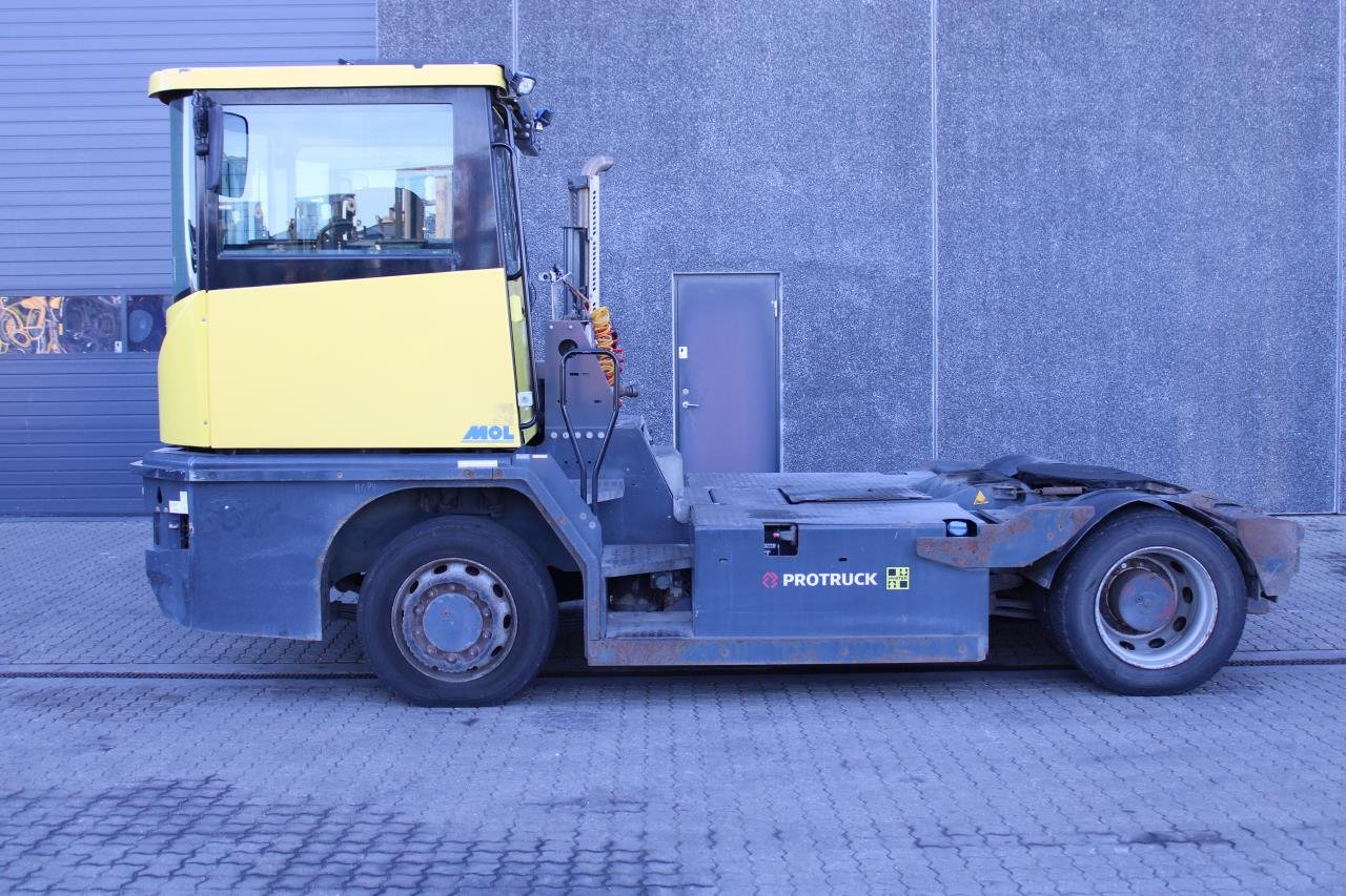 MOL RM255 4X4 - Terminaltraktor: bilde 1 MOL RM255 4X4 - Terminaltraktor: bilde 1