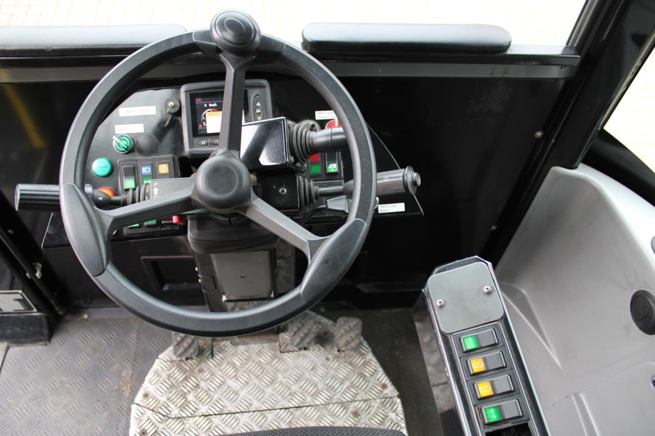 MOL RM255 4X4 - Terminaltraktor: bilde 4 MOL RM255 4X4 - Terminaltraktor: bilde 4