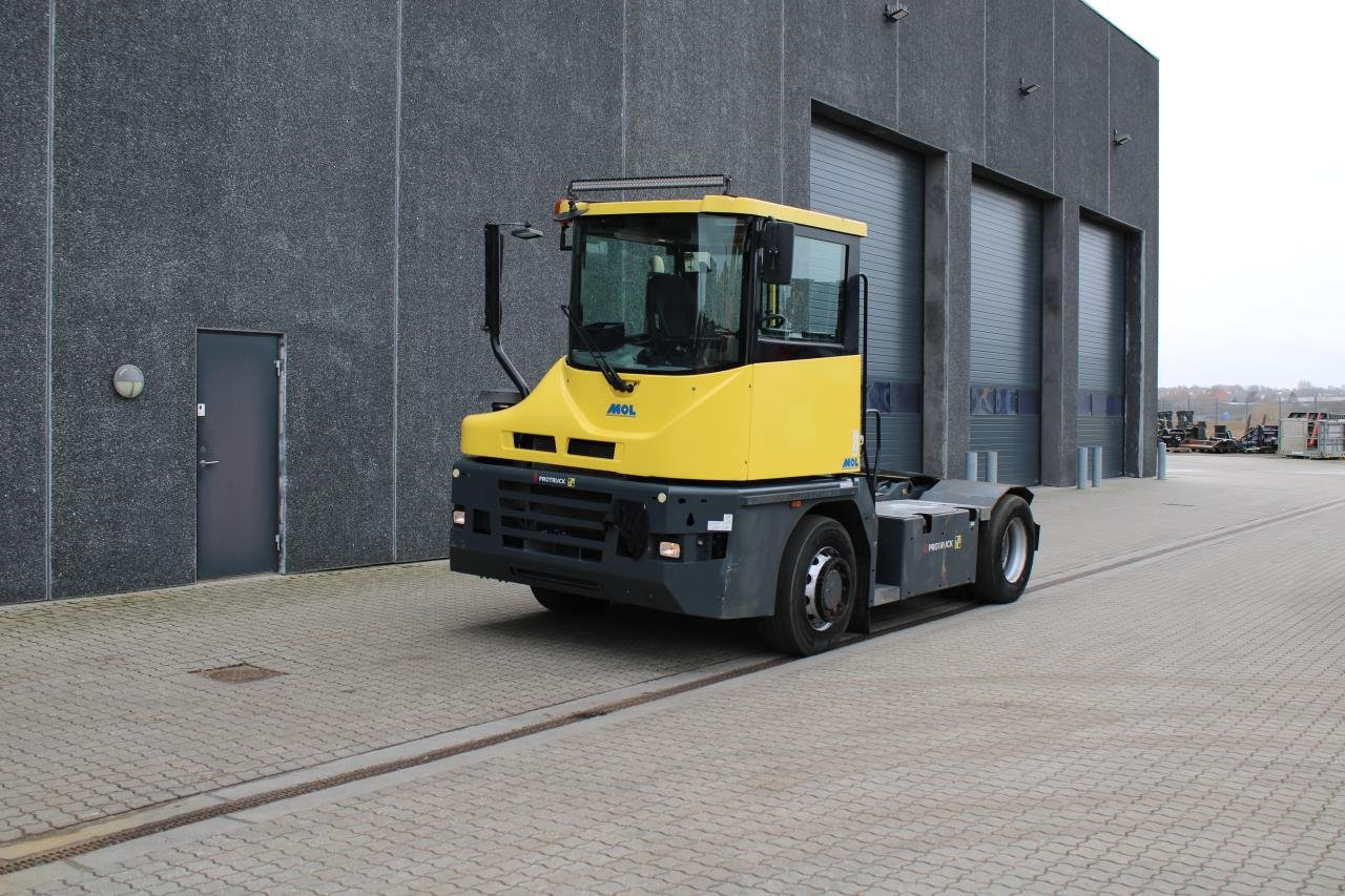 MOL RM255 4X4 - Terminaltraktor: bilde 2 MOL RM255 4X4 - Terminaltraktor: bilde 2