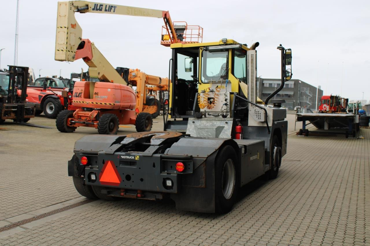 MOL RM255 4X4 - Terminaltraktor: bilde 3 MOL RM255 4X4 - Terminaltraktor: bilde 3