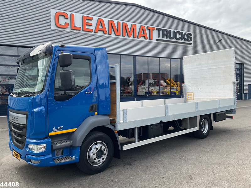 DAF FA LF 250 Euro 6 Autotransporter met laadklep - Transporter lastebil: bilde 1 DAF FA LF 250 Euro 6 Autotransporter met laadklep - Transporter lastebil: bilde 1