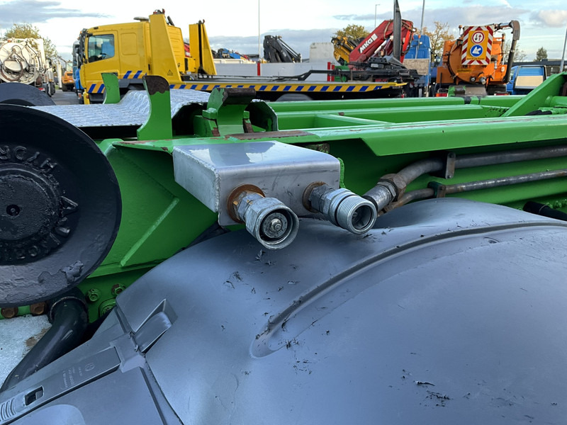 MAN TGA 41.440 8x4 Full Steel AJK 26 Ton haakarmsysteem + Laadplateau met Hiab 28 Tonmeter laadkraan - Krokbil: bilde 3 MAN TGA 41.440 8x4 Full Steel AJK 26 Ton haakarmsysteem + Laadplateau met Hiab 28 Tonmeter laadkraan - Krokbil: bilde 3