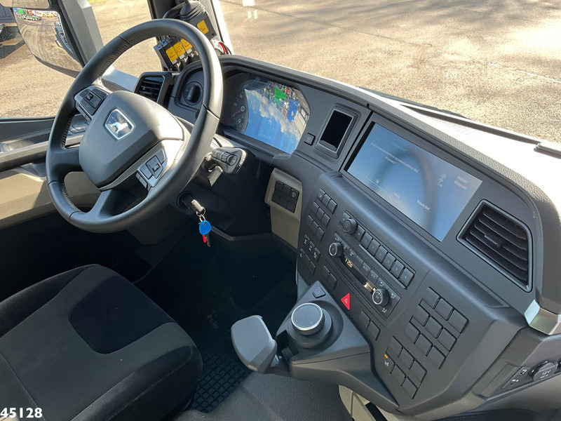 Interior photo 1: Krokbil MAN TGS 35.430 8x4 Hyvalift 26 Ton haakarmsysteem NEW AND UNUSED!