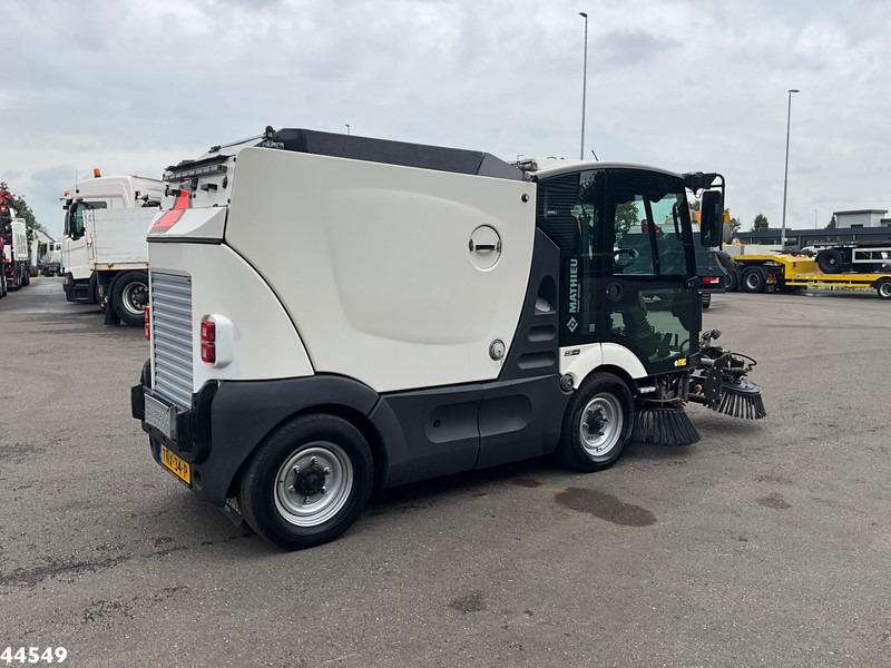 Mathieu MC 210 Azura Flex Euro 6 with 3-rd brush - Feiebil: bilde 5 Mathieu MC 210 Azura Flex Euro 6 with 3-rd brush - Feiebil: bilde 5