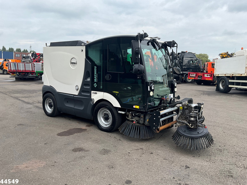 Mathieu MC 210 Azura Flex Euro 6 with 3-rd brush - Feiebil: bilde 4 Mathieu MC 210 Azura Flex Euro 6 with 3-rd brush - Feiebil: bilde 4