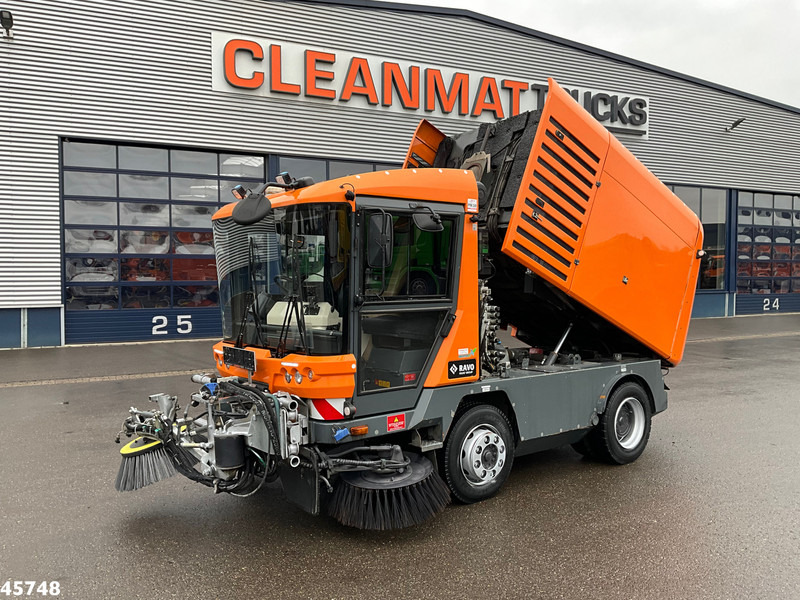 Ravo 580 with 3-rd brush - Feiebil: bilde 1 Ravo 580 with 3-rd brush - Feiebil: bilde 1