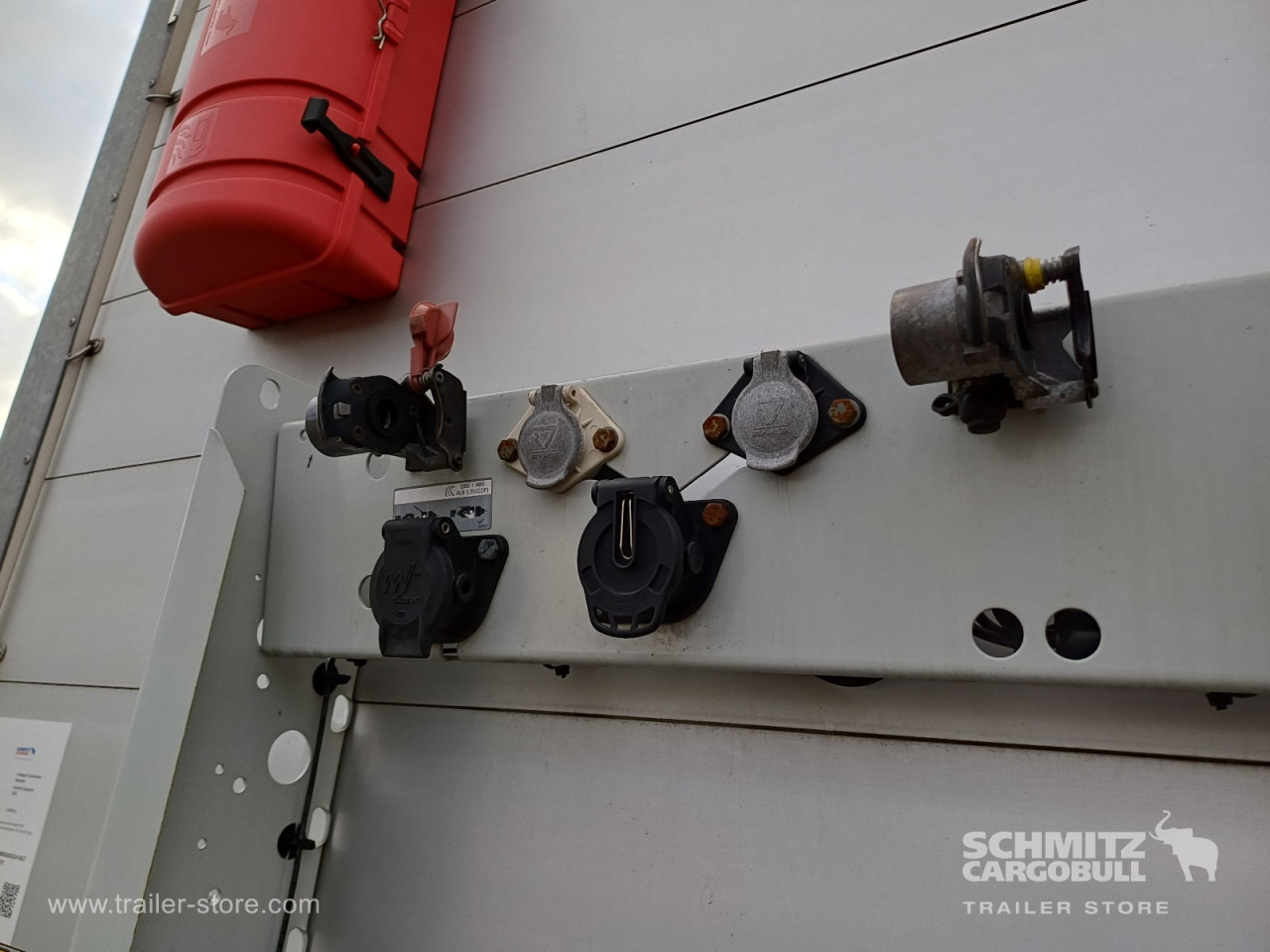 SCHMITZ Auflieger Curtainsider Standard - Gardintrailer: bilde 2 SCHMITZ Auflieger Curtainsider Standard - Gardintrailer: bilde 2