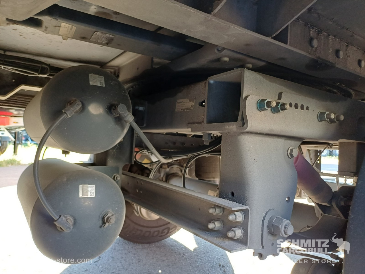 SCHMITZ Auflieger Tiefkühler Standard Taillift - Isotermisk semitrailer: bilde 2 SCHMITZ Auflieger Tiefkühler Standard Taillift - Isotermisk semitrailer: bilde 2