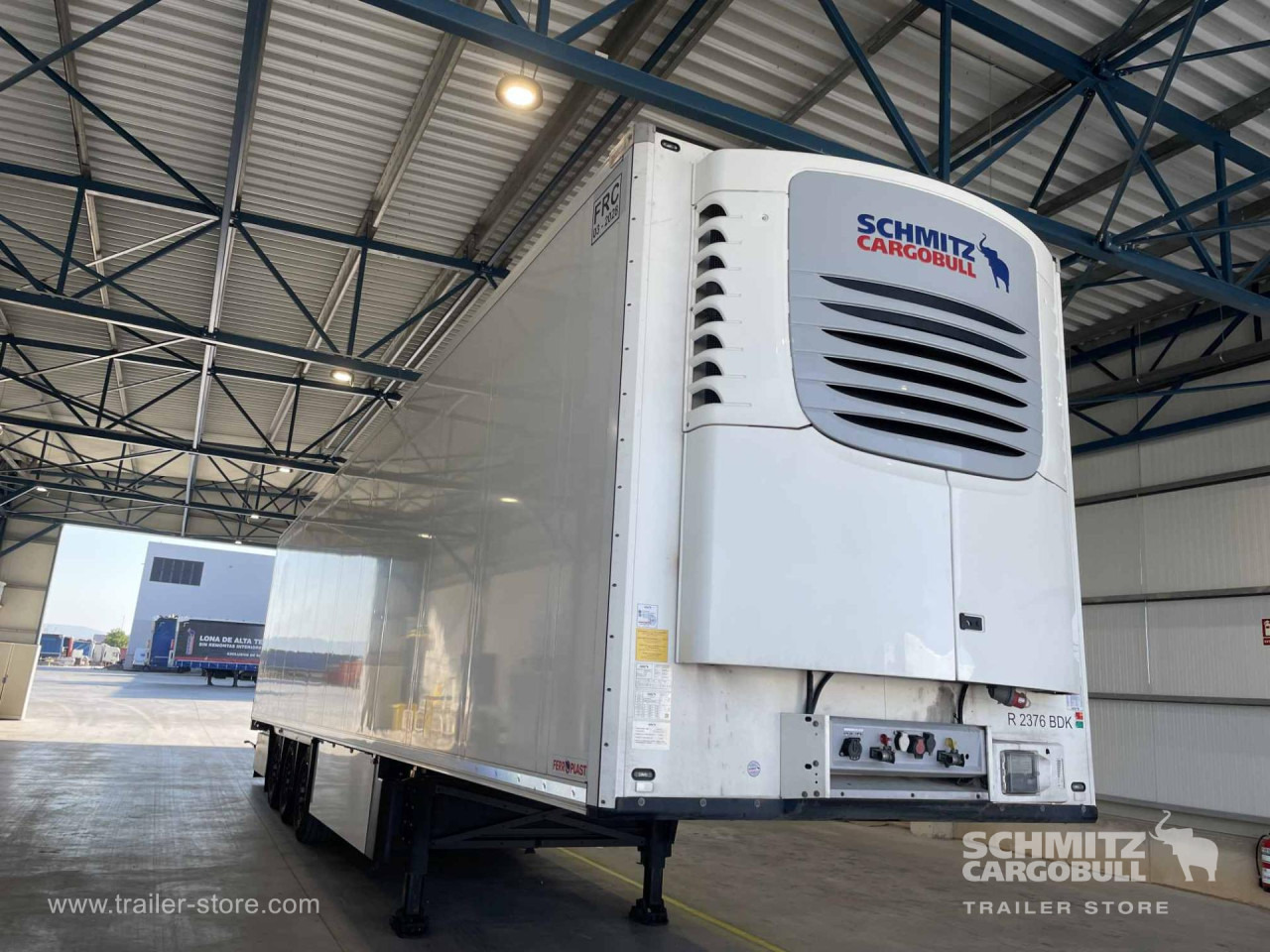 SCHMITZ Semiremolque Frigo Standard - Isotermisk semitrailer: bilde 2 SCHMITZ Semiremolque Frigo Standard - Isotermisk semitrailer: bilde 2