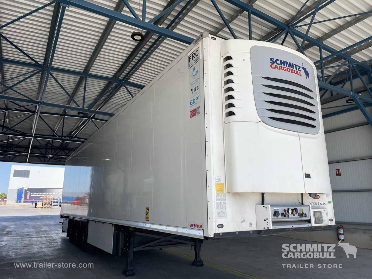 SCHMITZ Semiremolque Frigo Standard - Isotermisk semitrailer: bilde 2 SCHMITZ Semiremolque Frigo Standard - Isotermisk semitrailer: bilde 2