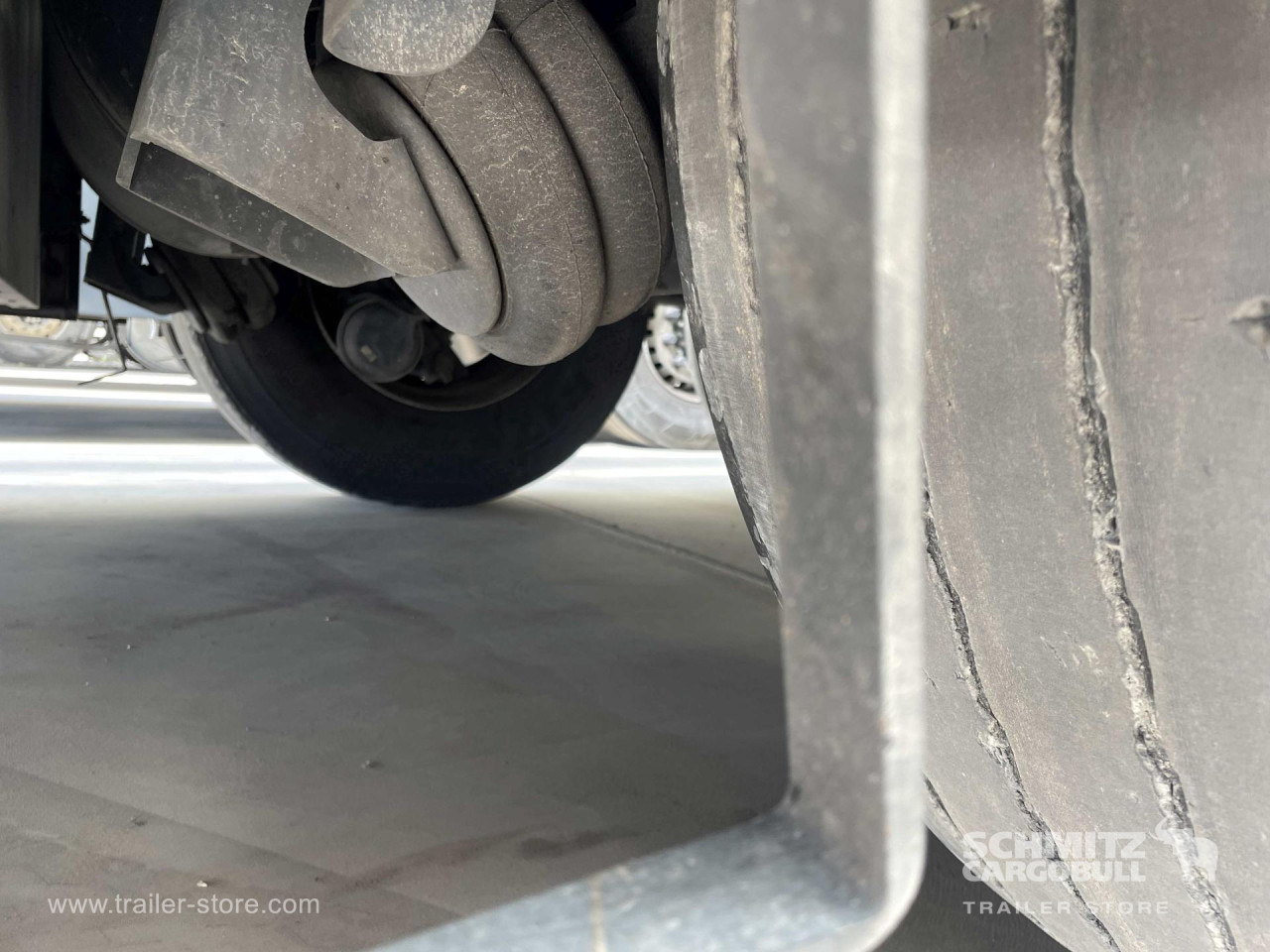 SCHMITZ Semiremolque Frigo Standard - Isotermisk semitrailer: bilde 3 SCHMITZ Semiremolque Frigo Standard - Isotermisk semitrailer: bilde 3