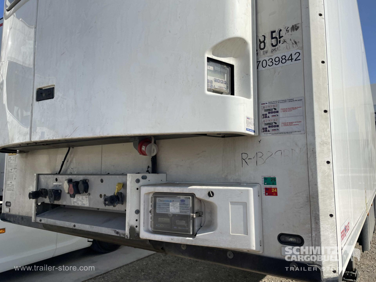 SCHMITZ Semiremolque Frigo Standard - Isotermisk semitrailer: bilde 2 SCHMITZ Semiremolque Frigo Standard - Isotermisk semitrailer: bilde 2