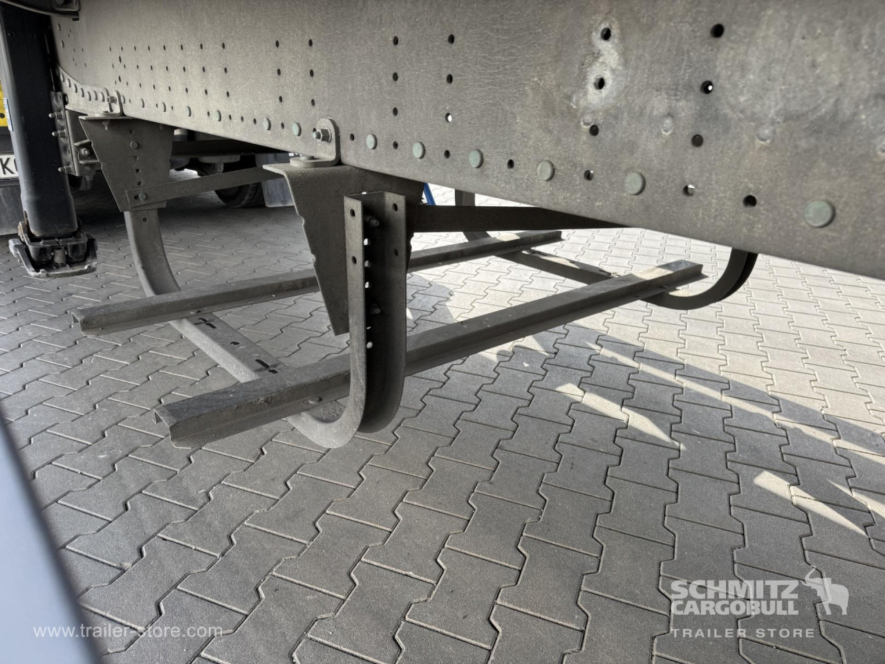 SCHMITZ Curtainsider Standard - Gardintrailer: bilde 2 SCHMITZ Curtainsider Standard - Gardintrailer: bilde 2