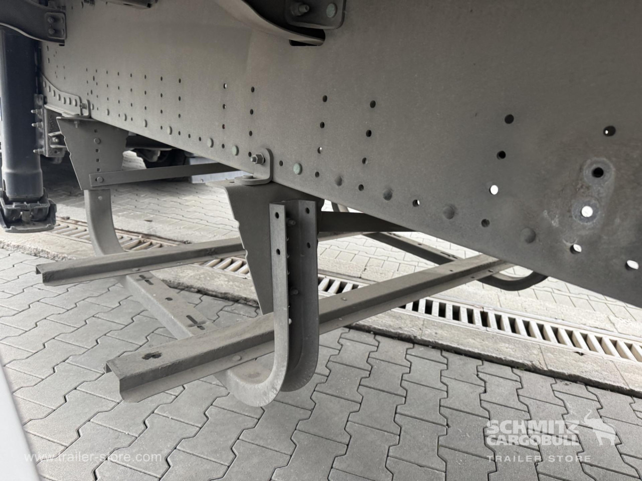 SCHMITZ Curtainsider Standard - Gardintrailer: bilde 2 SCHMITZ Curtainsider Standard - Gardintrailer: bilde 2